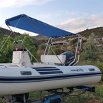 Sonnenverdeck Jolly für Geräteträger in blau, montiert auf einerm Schlauchboot