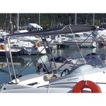 Bimini-Top Universal am Geräteträger in dunkelgrau, montiert auf einem Schlauchboot