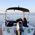 Railblaza Bimini RailMount mit Illumintae Light an einem Bimini-Top