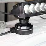 Railblaza StarPort E-Serie mit Kabeldurchführung und einem LED Scheinwerfer auf Deck
