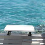 Railblaza Filetiertisch montiert an einer Aluminium Bordwand