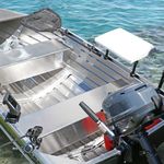 Railblaza Filetiertisch montiert an einem Gunwale mit Verlängerungen