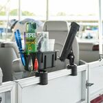 Railblaza Pontoon Railmount in schwarz in Kombination mit einem Raiblaza StwoPod