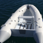 Railblaza RIBPorts in weiß an einem Schlauchboot