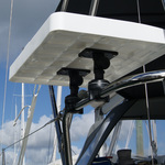 Railblaza Railmounts 19-25 in schwarz kombiniert mit einem Raiblaza Filetiertisch