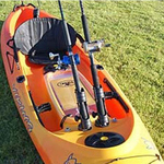 Railblaza Rod Holder II montiert auf einem Angelkayak