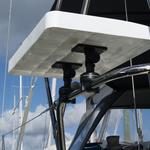 Railblaza Filetiertisch montiert an einer Reling