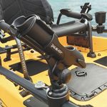 Railblaza Rod Holder II montiert auf einem Kajak Track