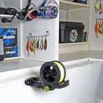 Railblaza Spooling Station an der Wand montiert.